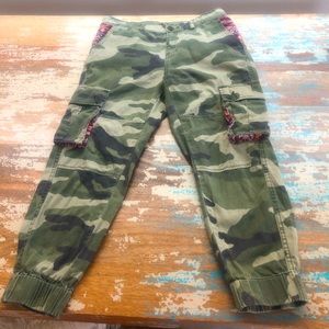 BDG cropped camo cargo pant